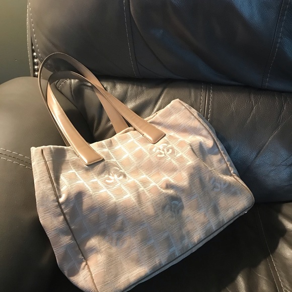 Chanel tote - Picture 2 of 9